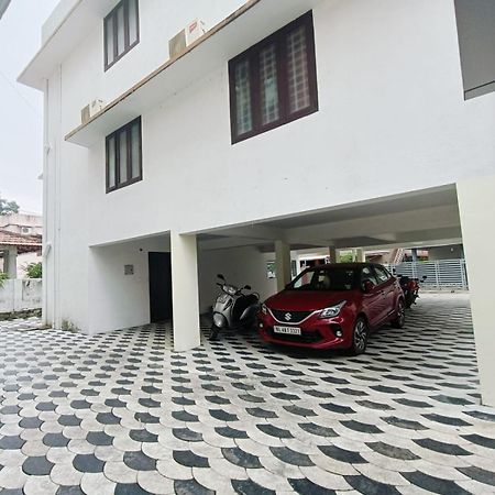 West Darshan Apartments And Villas Thiruvananthapuram Buitenkant foto