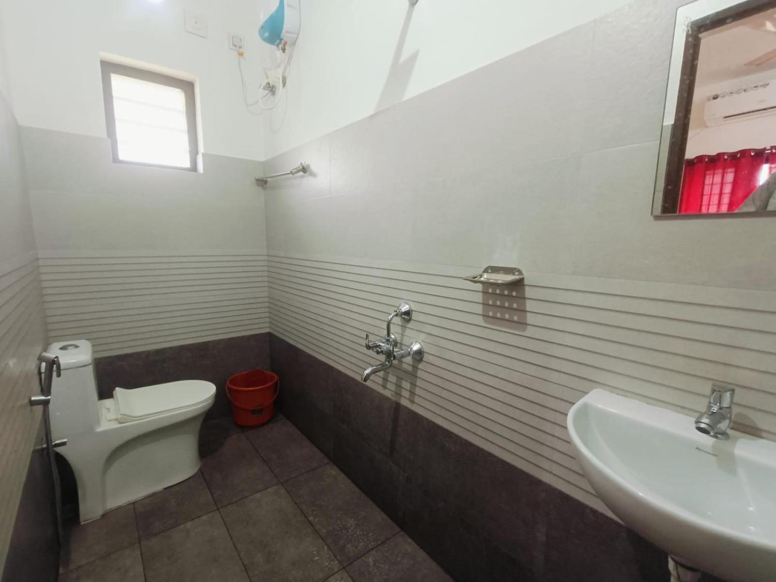 West Darshan Apartments And Villas Thiruvananthapuram Buitenkant foto